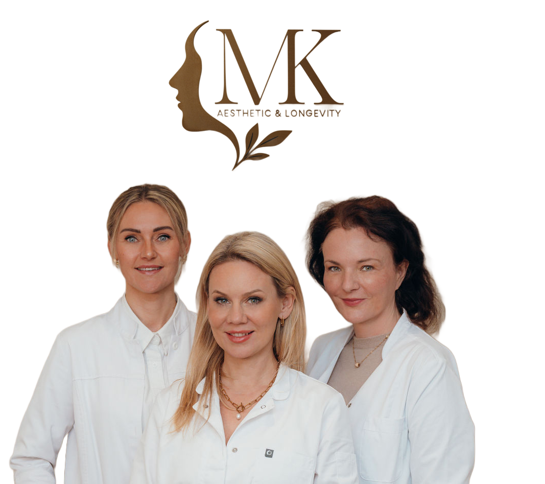 Das Team von MK Aesthetic & Longevity: Dr. Anna Bykov, Martyna Klama-Koteluk und Johanna Ulrich unter dem Praxislogo